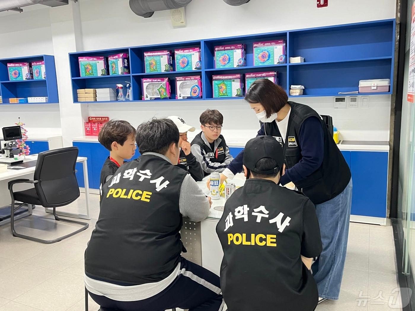 충북도교육청 진로교육원은 학교 밖 청소년 145명을 대상으로 진로체험활동을 7일 진행했다.&#40;충북교육청 제공&#41;/뉴스1