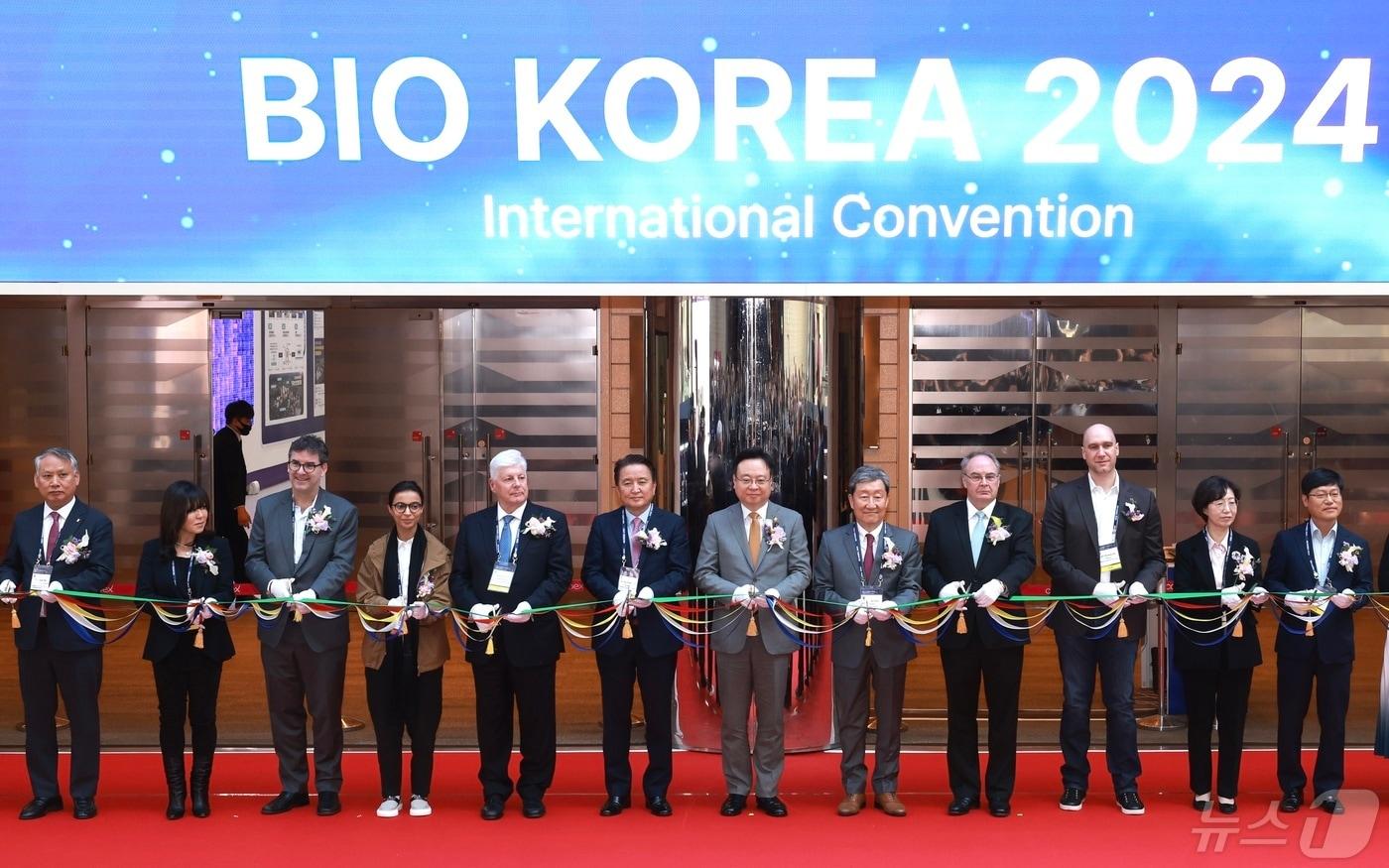 8일 서울 코엑스에서 BIO KOREA 2024 개막식이 열리고 있다. &#40;충북도 제공&#41;