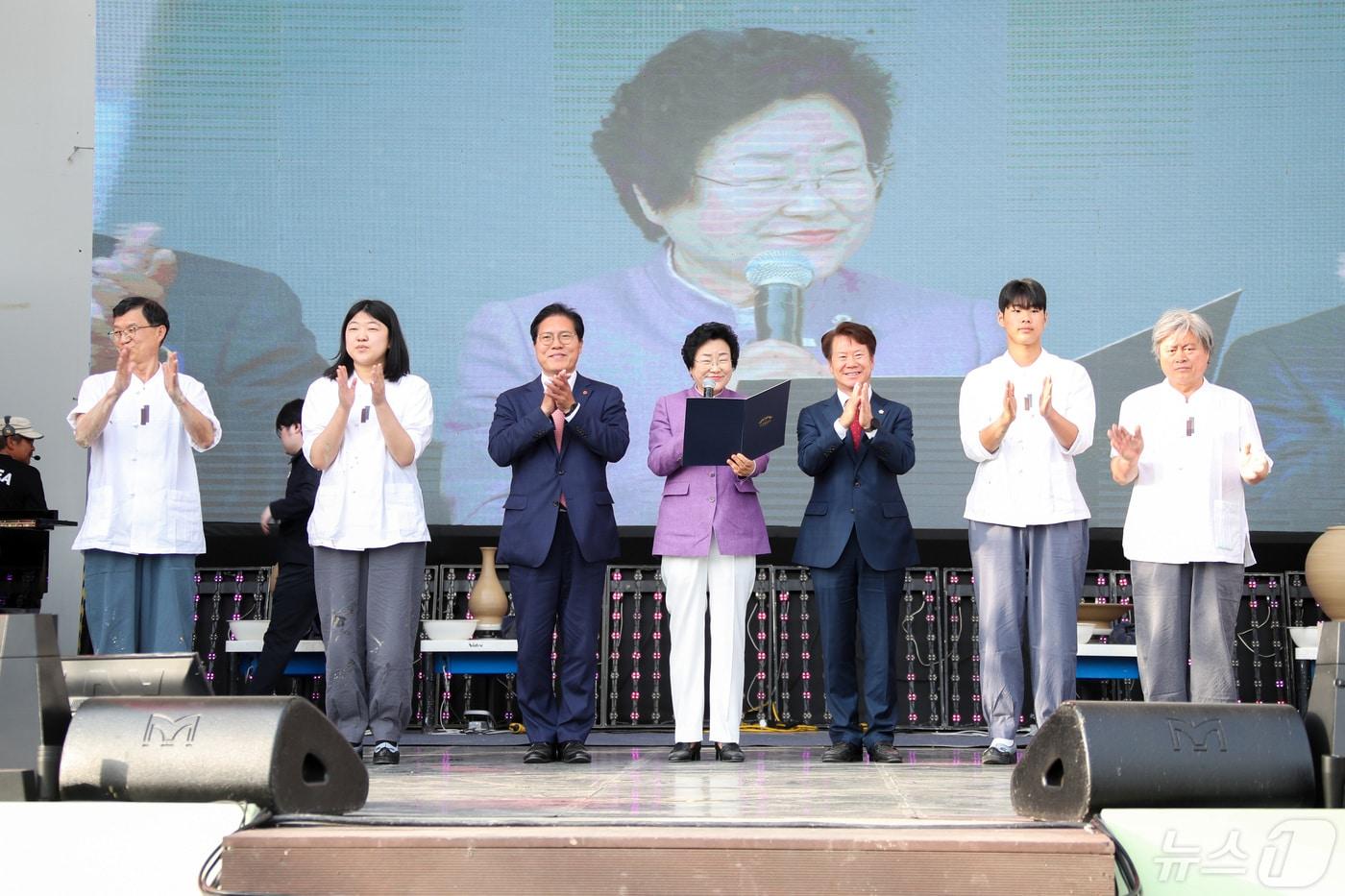 제38회 이천도자기축제 개막식 때 모습.&#40;이천시 제공&#41;