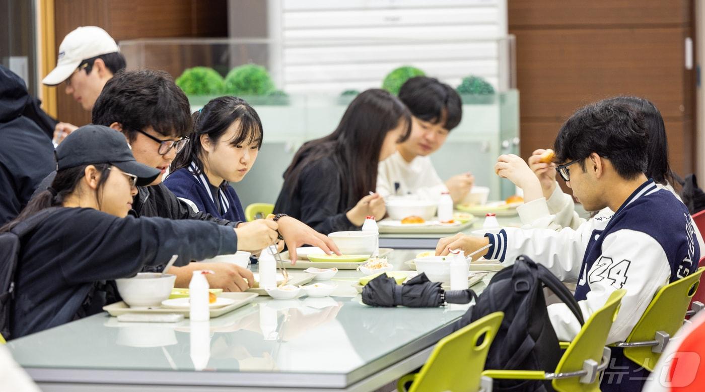 100원의 아침밥을 운영하는 경상국립대 식당&#40;대학 제공&#41;.