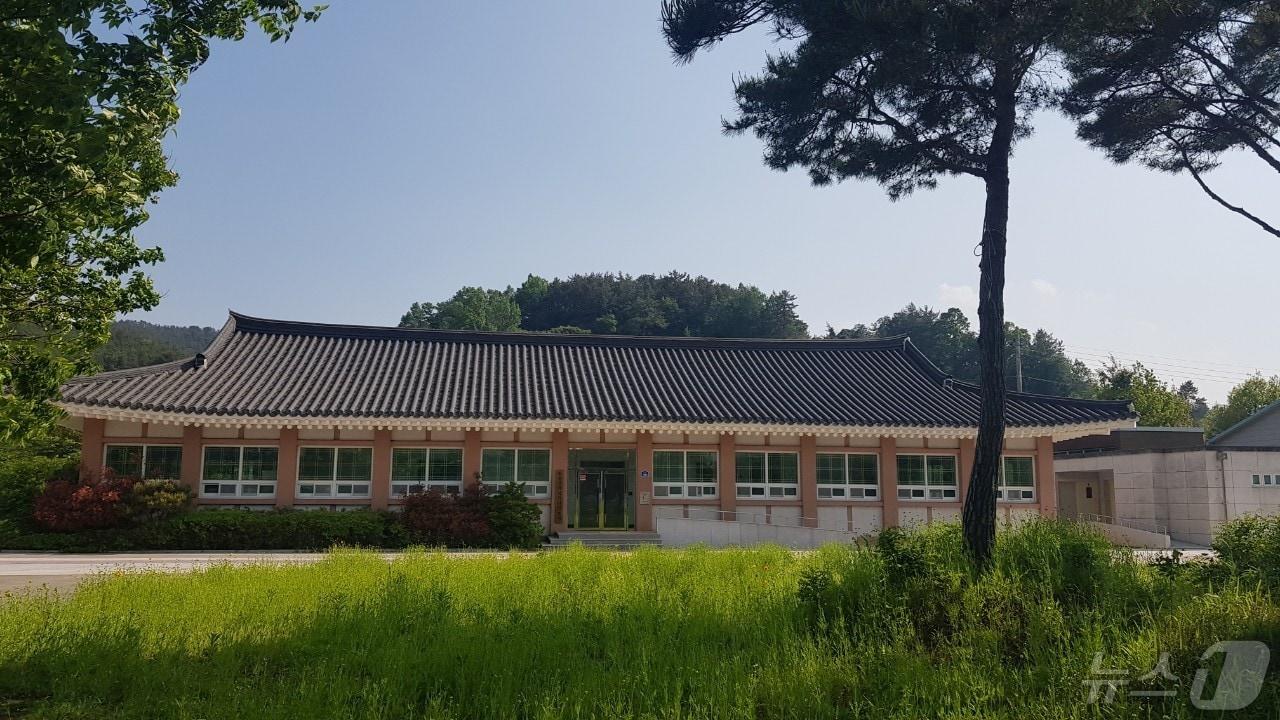 고흥군 풍향면사무소 임시청사로 활용될  한동권역커뮤니티센터 전경&#40;고흥군 제공&#41;2024.5.8/