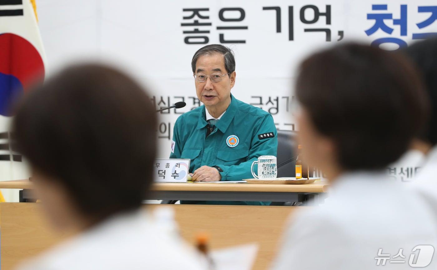 한덕수 국무총리가 8일 오후 충북 청주성모병원에서 열린 의사 집단행동 대비 현장점검에서 격려사를 하고 있다. 2024.5.8/뉴스1 ⓒ News1 김용빈 기자