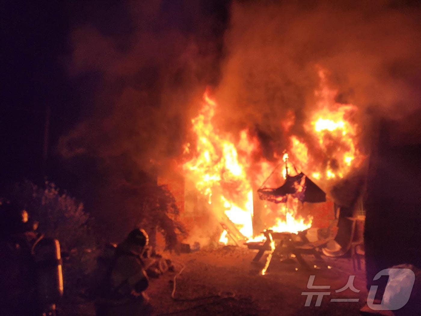  화재가 발생한 경남 밀양시의 단독주택&#40;경남소방본부 제공&#41;