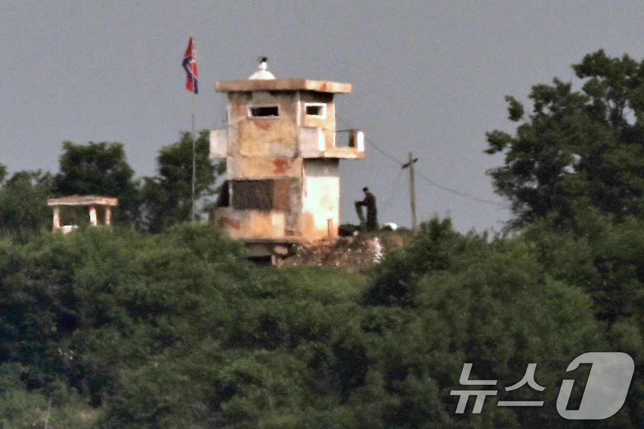 10일 경기 파주시 접경지역에 북한군 초소가 자리하고 있다. 2024.6.10/뉴스1 ⓒ News1 신웅수 기자