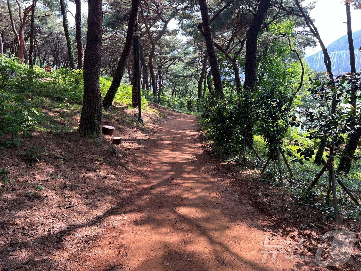 디자인공원 내 맨발산책로&#40;양산시청 제공&#41;