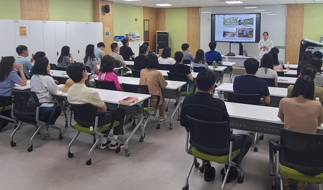  지난 10일 국립세종수목원에서 진행된 마을정원 조성을 위한 디자인 컨설팅. &#40;세종시 제공&#41; / 뉴스1