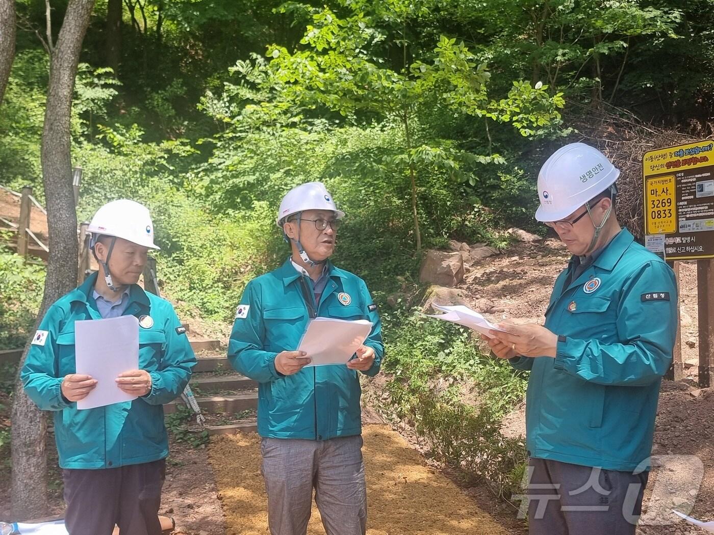 태백시 산사태예방 사업지 현장점검 모습&#40;산림청 제공&#41;/뉴스1