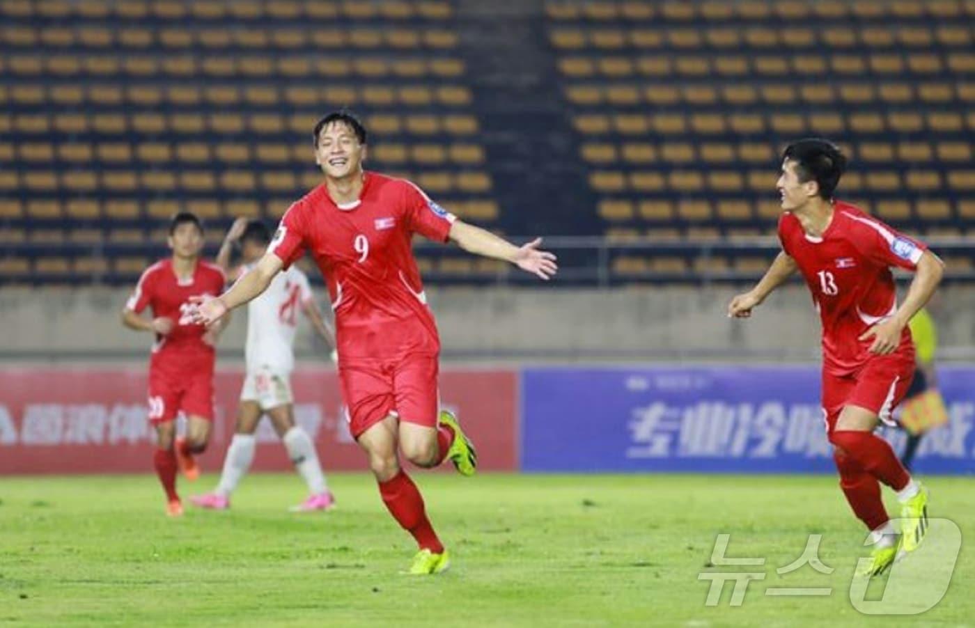 &#40;평양 노동신문=뉴스1&#41; = 북한 축구 선수들. [국내에서만 사용가능. 재배포 금지. DB 금지. For Use Only in the Republic of Korea. Redistribution Prohibited] rodongphoto@news1.kr