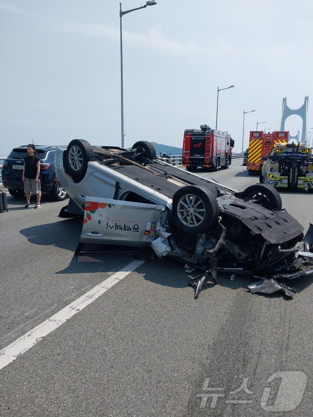 부산 광안대교 해운대구→남구 방향 상판에서 차량 5대가 추돌한 사고 현장.2024.6.12.&#40;부산소방재난본부 제공&#41;