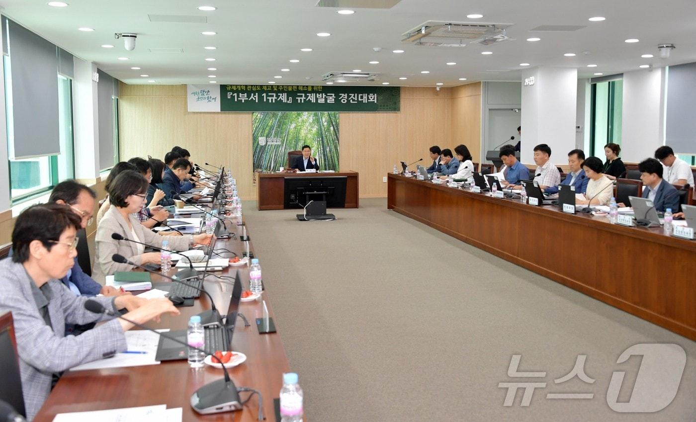 전남 담양군이 ‘1부서 1규제’ 규제발굴 경진대회를 열고 규제개혁안을 발굴하고 있다.&#40;담양군 제공&#41;2024.6.12./뉴스1