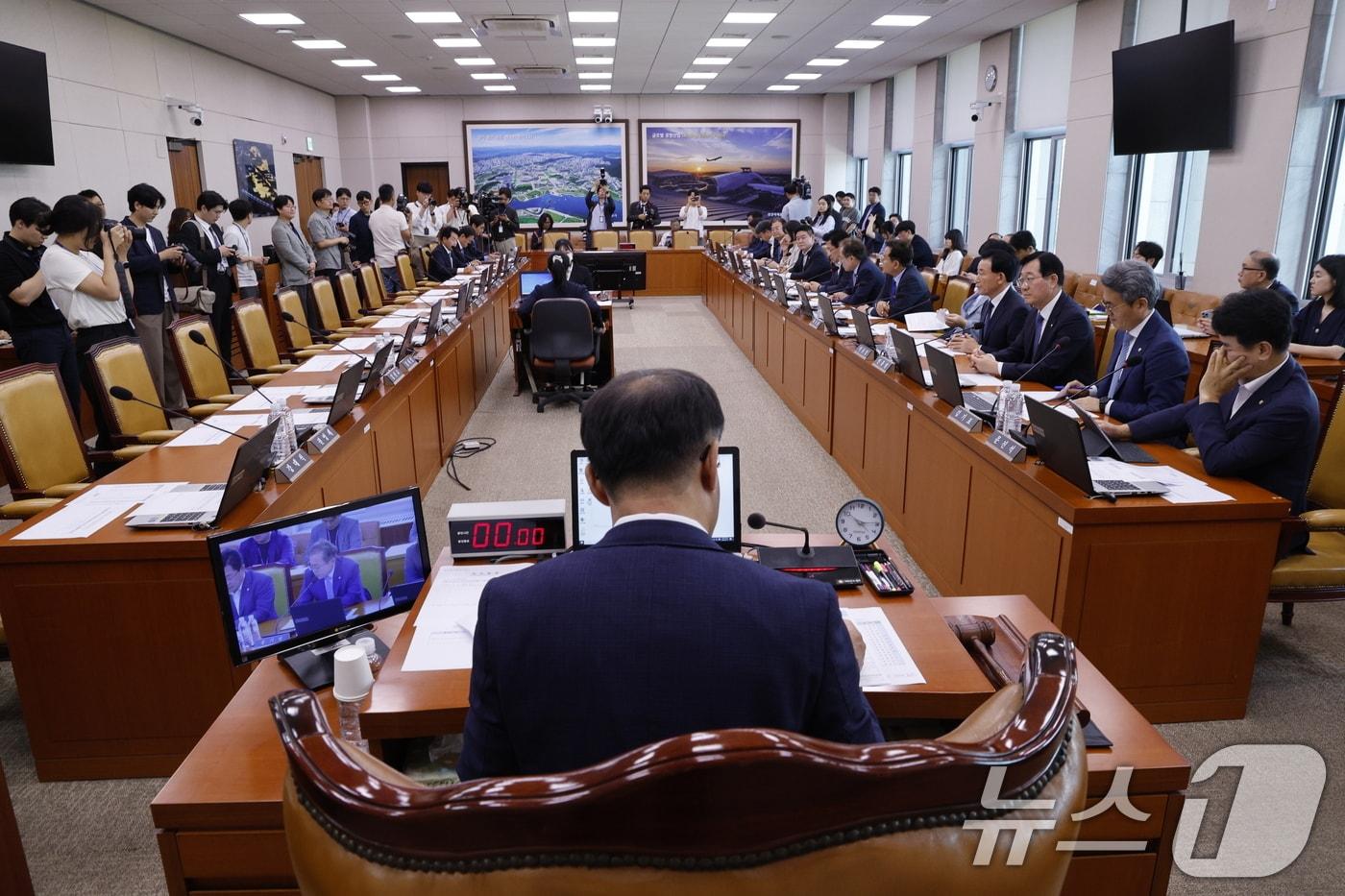 13일 오전 서울 여의도 국회에서 열린 국토교통위원회 첫 전체회의에서 보이콧을 선언해 불참한 국민의힘 의원 자리가 비어있다. 2024.6.13/뉴스1 ⓒ News1 안은나 기자