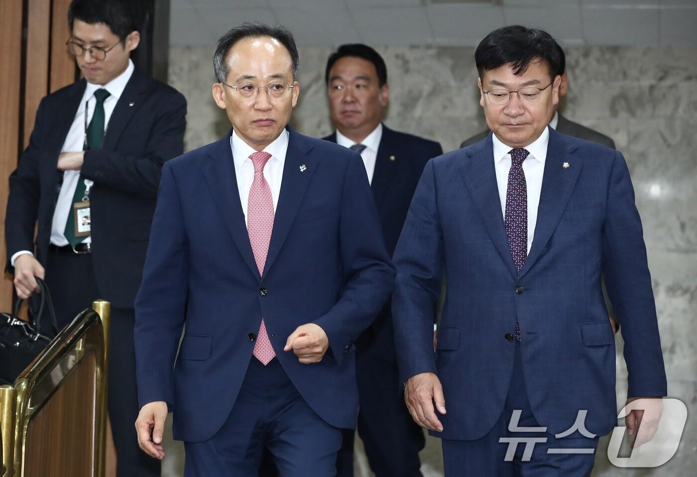 추경호 국민의힘 원내대표와 정점식 정책위의장이 13일 오전 서울 여의도 국회에서 열린 시장질서 확립을 위한 공매도 제도개선 민당정협의회에 참석하고 있다. 2024.6.13/뉴스1 ⓒ News1 이광호 기자