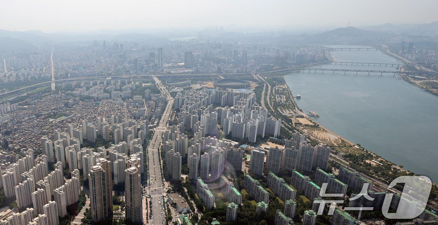 서울 송파구 잠실동과 강남구 일대 아파트 단지가 보이고 있다. /뉴스1 ⓒ News1 박지혜 기자