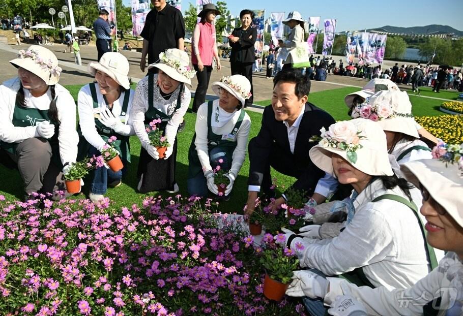 &#39;서울국제정원박람회&#39;를 찾은 오세훈 서울시장. &#40;서울시 제공&#41; 