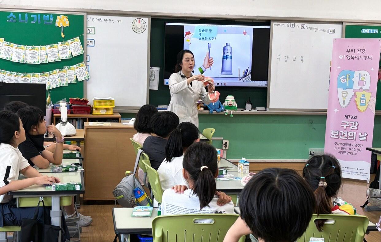 라이온코리아는 지역사회의 올바른 이닦기 습관 형성을 위해 서대문구보건소와 함께 추진해 온 구강보건사업이 협력 10주년을 맞이했다.&#40;라이온코리아제공&#41;