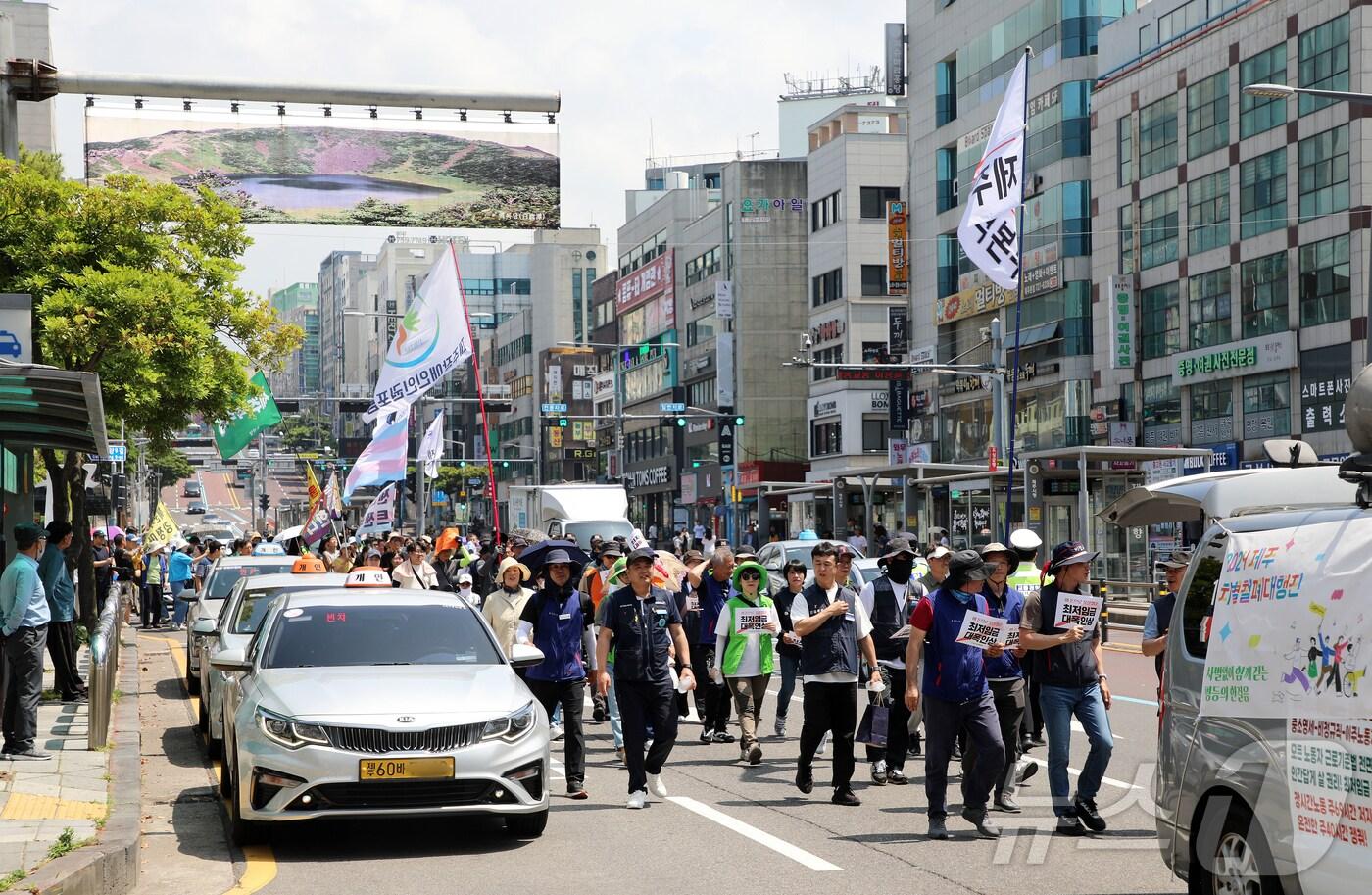 15일 오후 제주시 이도2동 제주시청 앞에서 제주 14개 시민사회단체·정당이 주최한 &#39;2024 제주차별철폐대행진&#39;이 열리고 있다.2024.6.15./뉴스1 ⓒ News1 오미란 기자