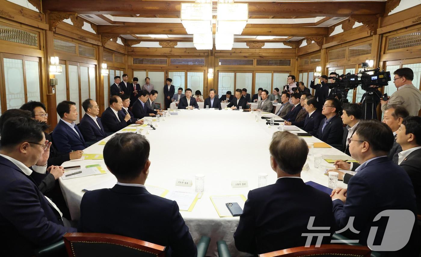 황우여 국민의힘 비상대책위원장이 16일 서울 종로구 삼청동 국무총리공관에서 열린 제18차 고위당정협의회에서 모두발언을 하고 있다. &#40;공동취재&#41; 2024.6.16/뉴스1 ⓒ News1 김성진 기자