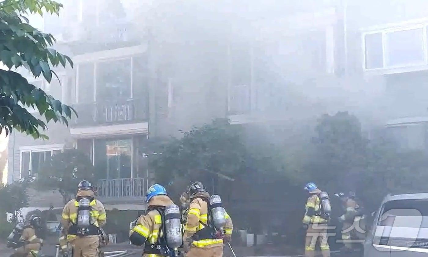 16일 오전 서울 강북구 한 빌라 지하창고에서 화재가 발생했다. 2024.06.16/뉴스1&#40;강북소방서 제공&#41;