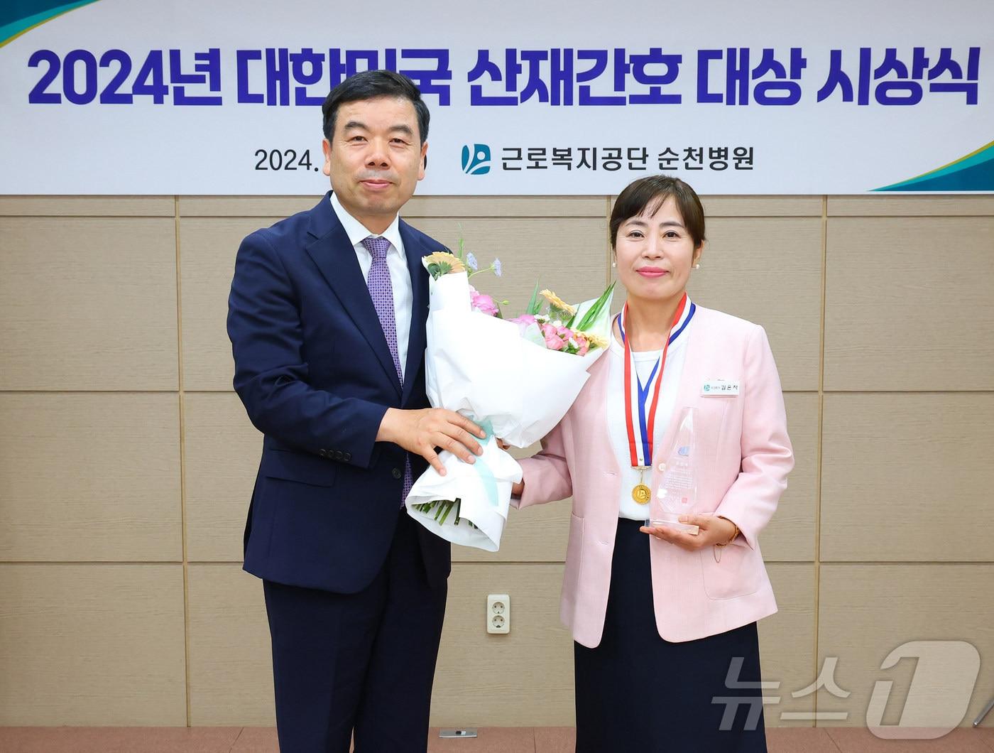 근로복지공단은 &#39;대한민국 산재간호 대상&#40;나이팅게일&#41;&#39; 최초 수상자로 호남권 최고의 재활치료시설을 갖춘 순천병원 김은자 간호사가 선정됐다고 17일 밝혔다. &#40;사진제공=근로복지공단&#41;