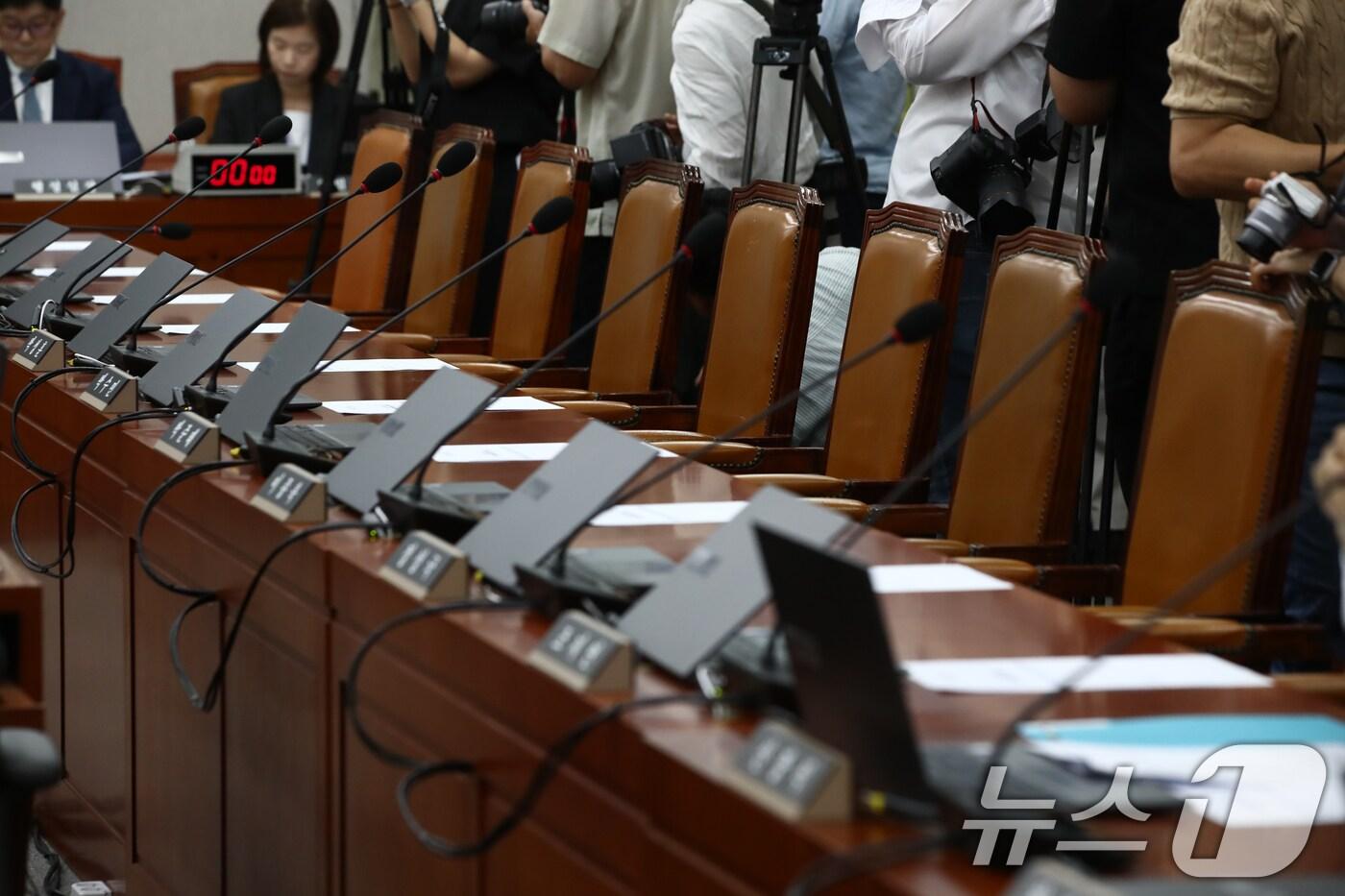 18일 오전 서울 여의도 국회에서 열린 운영위원회 1차 전체회의에 여당 의원들이 불참해 자리가 비어있다. 2024.6.18/뉴스1 ⓒ News1 이광호 기자