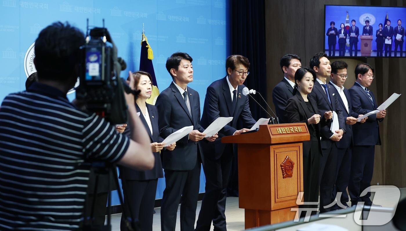 국회 과학기술정보방송통신위원회 소속 더불어민주당 위원들.  ⓒ News1 김민지 기자