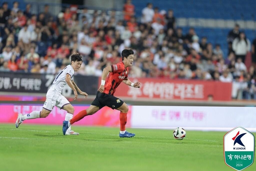 강원FC의 이상헌. &#40;한국프로축구연맹 제공&#41;