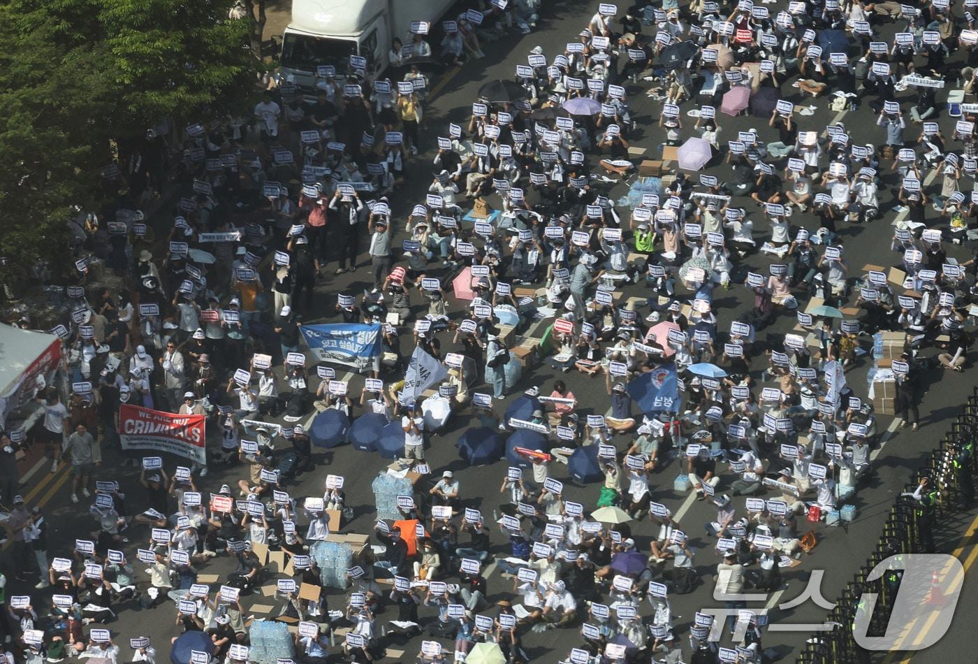 18일 오후 서울 영등포구 여의대로에서 &#39;의료농단 저지 전국 의사 총궐기 대회&#39;가 열리고 있다. &#40;공동취재&#41; 2024.6.18/뉴스1 ⓒ News1 김진환 기자