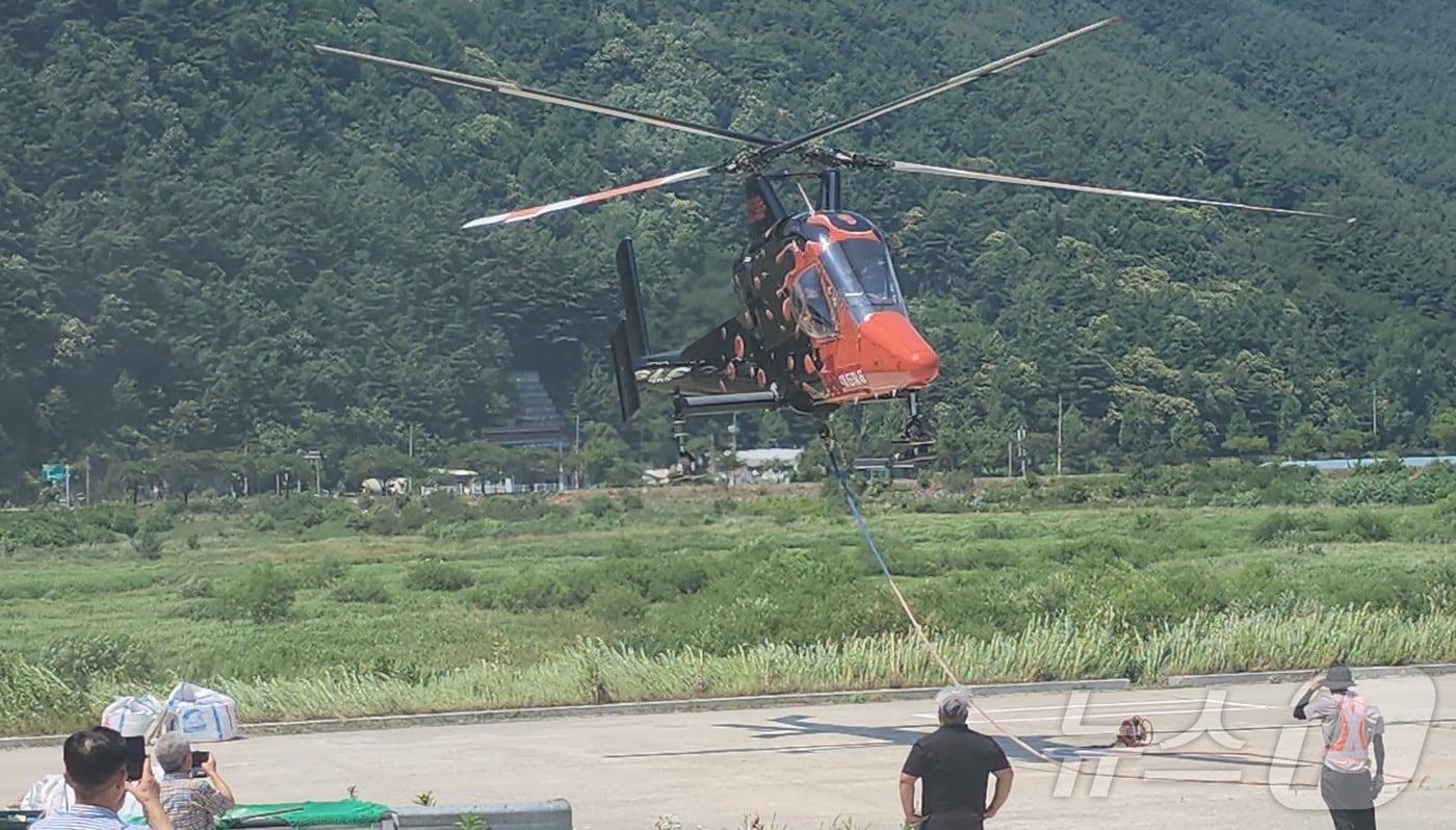 ㈜대진항공이 19일 강원 정선군 북평면 남평리에서 헬리콥터 화물운송 시연회를 개최했다. &#40;독자 제공&#41; 2024.6.19/뉴스1