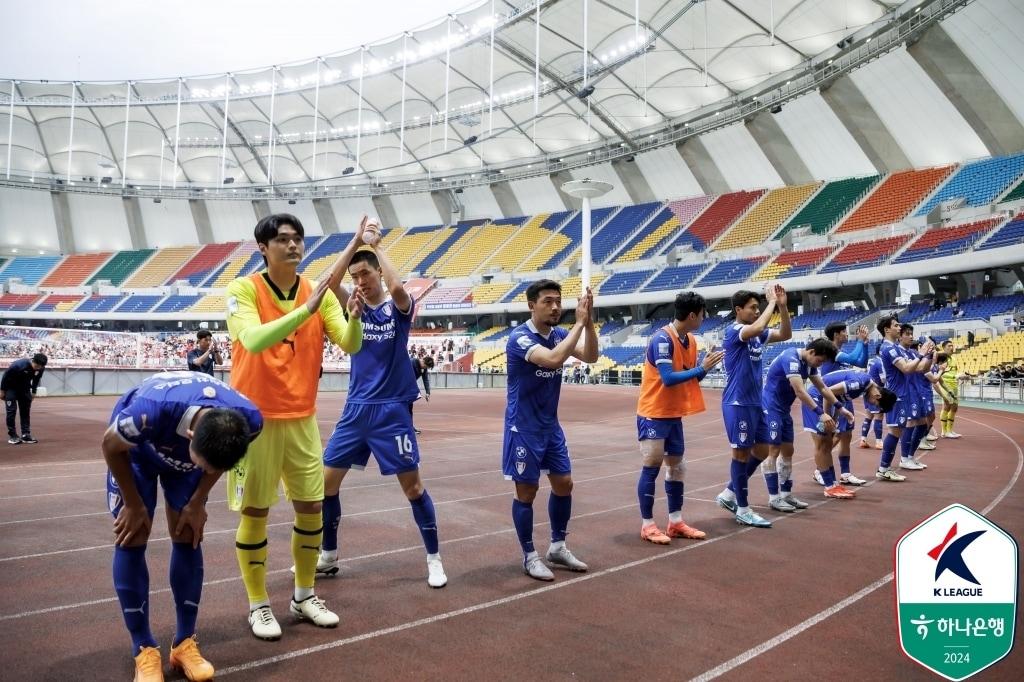 수원 삼성이 부산 아이파크 원정서 1-1로 비겼다..&#40;한국프로축구연맹 제공&#41;