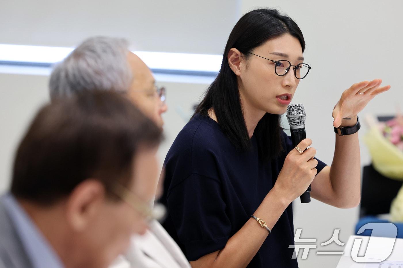 국가대표 은퇴를 선언한 김연경이 20일 오전 서울 종로구 국립현대미술관 서울관에서 열린 대한배구협회 여자배구 국가대표 은퇴선수 간담회에서 발언하고 있다. 2024.6.20/뉴스1 ⓒ News1 이동해 기자