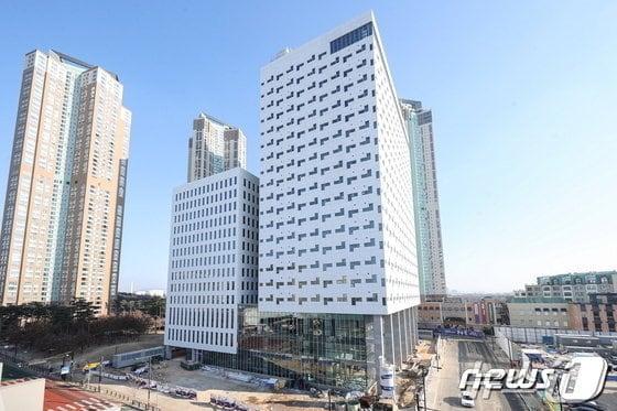 경기 고양시가 시청 이전을 추진 중인 시 소유 고일산동구 백석동 업무빌딩.