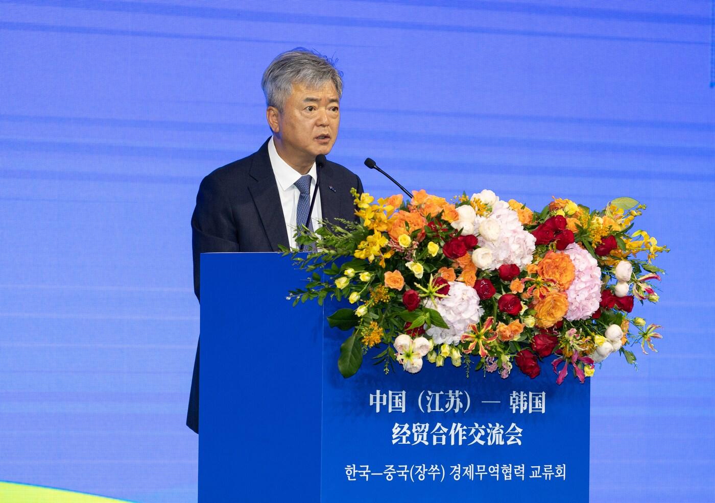 한국무역협회가 20일 서울 콘래드 호텔에서 산업부와 공동으로 개최한 &#39;한국-중국&#40;장쑤&#41; 경제무역협력 교류회&#39;에서 이인호 한국무역협회 부회장이 인사말을 하고 있다&#40;무협 제공&#41;. ⓒ 뉴스1