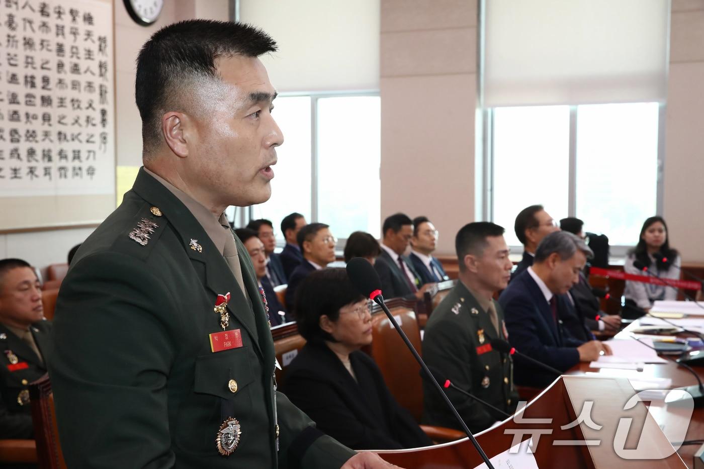 박정훈 전 해병대 수사단장이 21일 오전 서울 여의도 국회에서 열린 법제사법위원회 전체회의 순직 해병 수사 방해 및 사건 은폐 등의 진상규명을 위한 특별검사의 임명 등에 관한 법률안 관련 입법청문회에 증인으로 출석해 사건 개요 설명을 하고 있다. 2024.6.21/뉴스1 ⓒ News1 이광호 기자