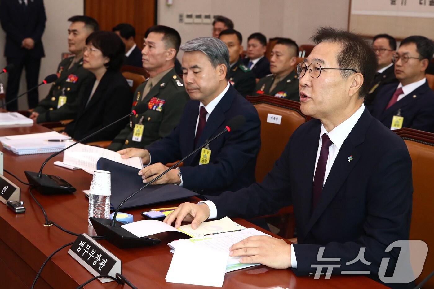 박성재 법무부장관이 21일 오전 서울 여의도 국회에서 열린 법제사법위원회 전체회의 순직 해병 수사 방해 및 사건 은폐 등의 진상규명을 위한 특별검사의 임명 등에 관한 법률안 관련 입법청문회에 증인으로 출석해 의원 질의에 답하고 있다. 2024.6.21/뉴스1 ⓒ News1 이광호 기자