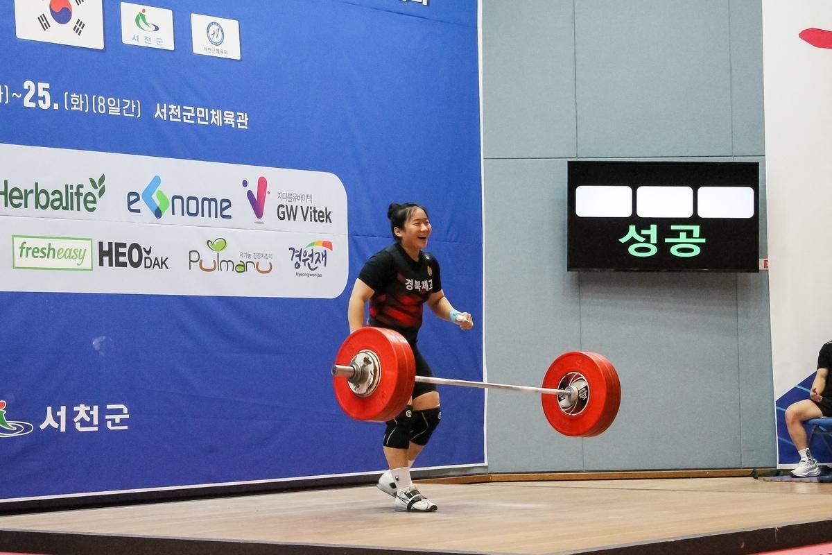  전희수, 역도 여자 76㎏급 한국 학생 신기록 작성. &#40;대한역도연맹 제공&#41;