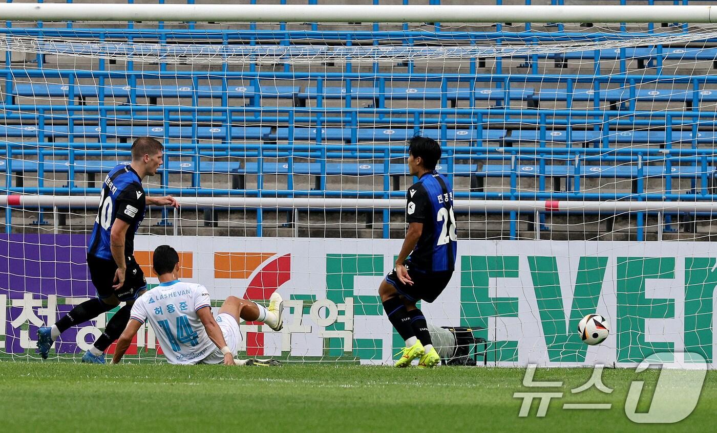 포항 스틸러스를 상대로 선제골을 내주는 인천 유나이티드 2024.6.23/뉴스1 ⓒ News1 장수영 기자