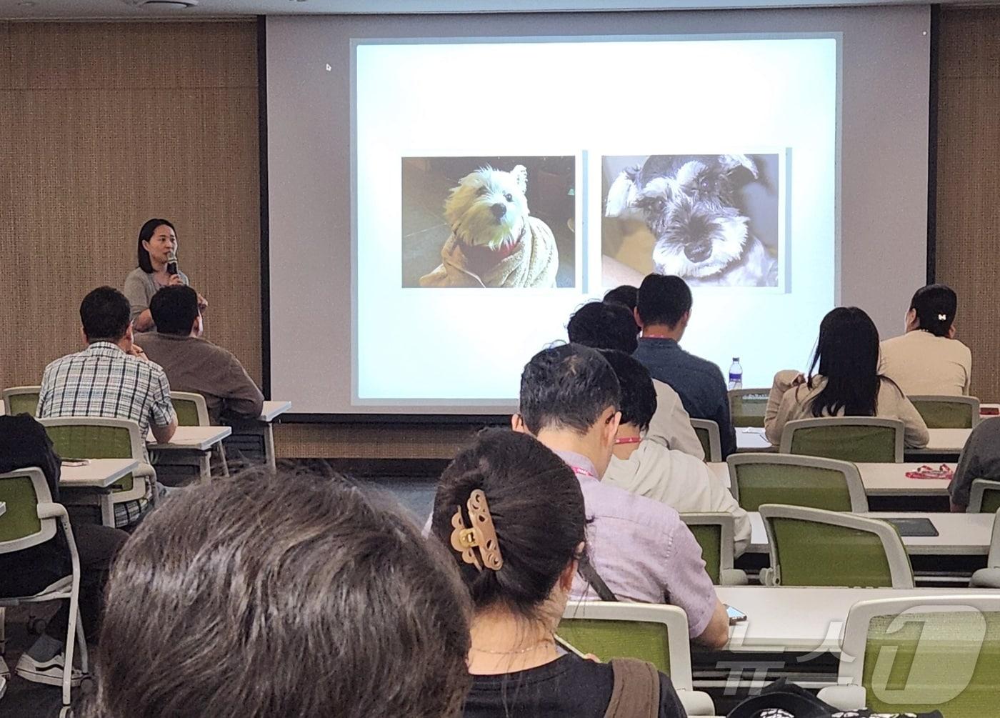 김선아 코넬대 수의대 동물행동의학 교수는 23일 2024 경기수의사회컨퍼런스에서 &#39;개의 인지장애증후군&#40;치매&#41;&#39;을 주제로 강의했다. ⓒ 뉴스1 한송아 기자