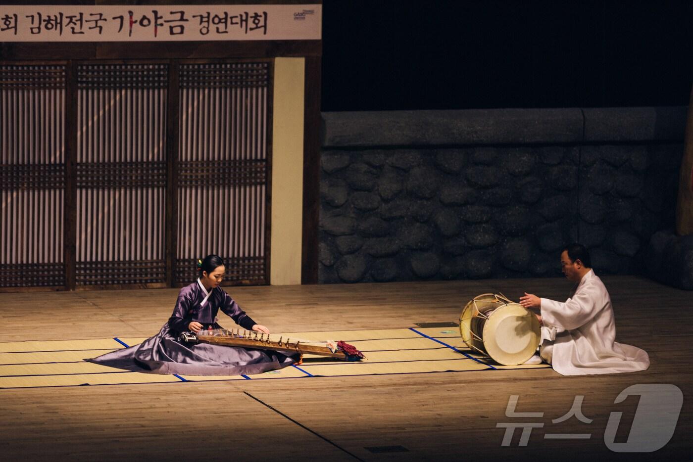 지난 해 김해문화의 전당에서 열린 전국가야금경연대회 경연 장면.&#40;김해시 제공&#41;