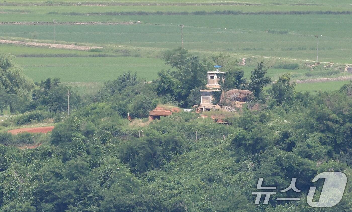 파주시 오두산전망대에서 바라본 북한으로 북한군 초소 2024.6.25/뉴스1 ⓒ News1 장수영 기자