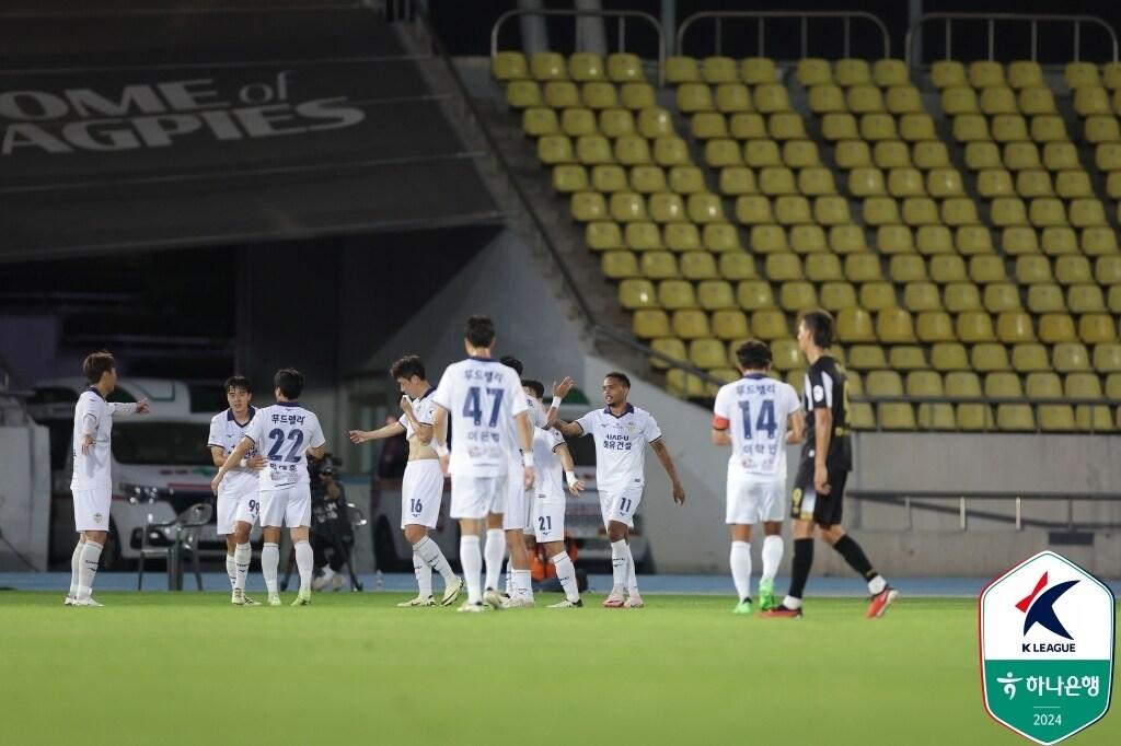 충남아산이 성남을 4-0으로 꺾었다.&#40;한국프로축구연맹 제공&#41; 