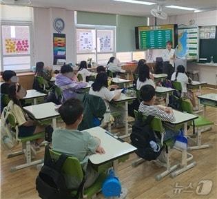 지난 5월 진행된 서대중학교 또래상담 기본프로그램 모습 &#40;대구 서구 제공&#41;