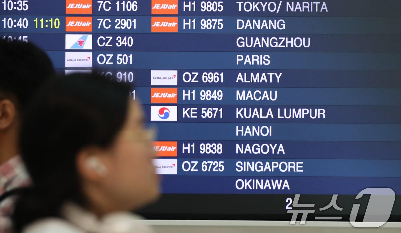 인천국제공항 출국장 전광판에 일본행 비행기 안내가 표시되고 있다. 2024.6.30/뉴스1 ⓒ News1 이승배 기자