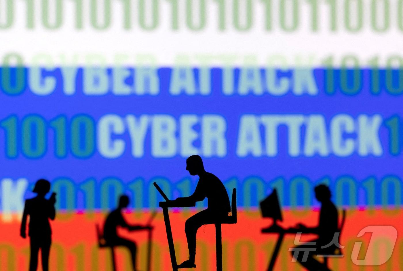 러시아 국기 앞에 &#39;사이버 공격&#39;이라고 적힌 그래픽 이미지. ⓒ 로이터=뉴스1 ⓒ News1 정지윤 기자