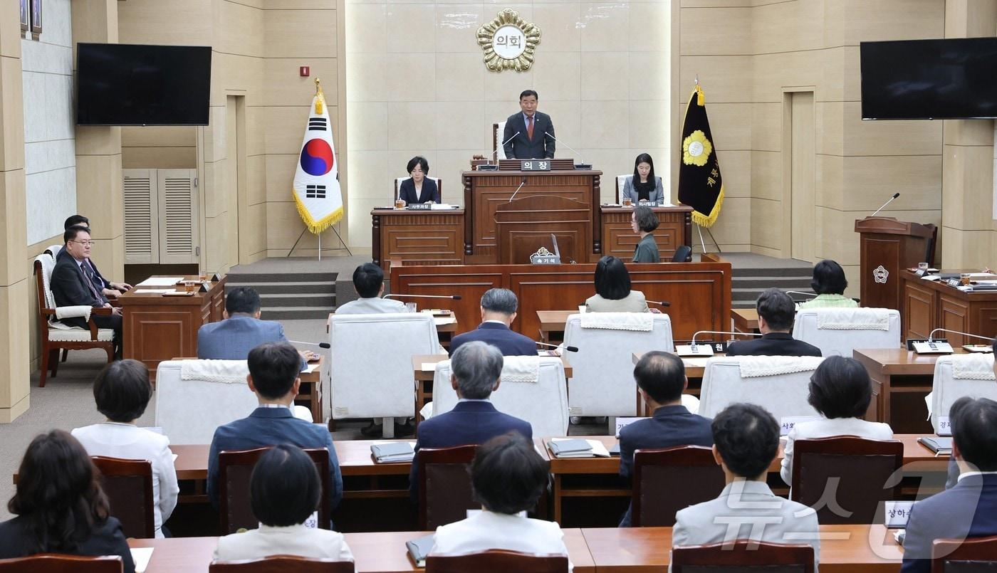 ‘제173회 정례회 개회식 및 1차 본회의’ 모습. &#40;계룡시의회 제공&#41; /뉴스1