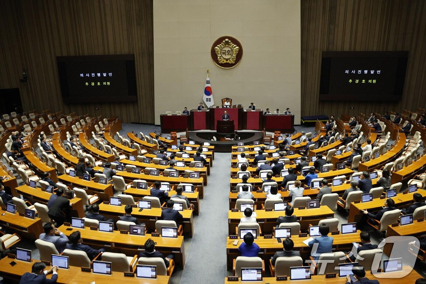 추경호 국민의힘 원내대표가 5일 오후 서울 여의도 국회 본회의장에서 의사진행발언을 하고 있다. 국민의힘 의원들은 이날 22대 국회 전반기 국회의장단 선출을 위한 본회의에 불참했다. 2024.6.5/뉴스1 ⓒ News1 안은나 기자