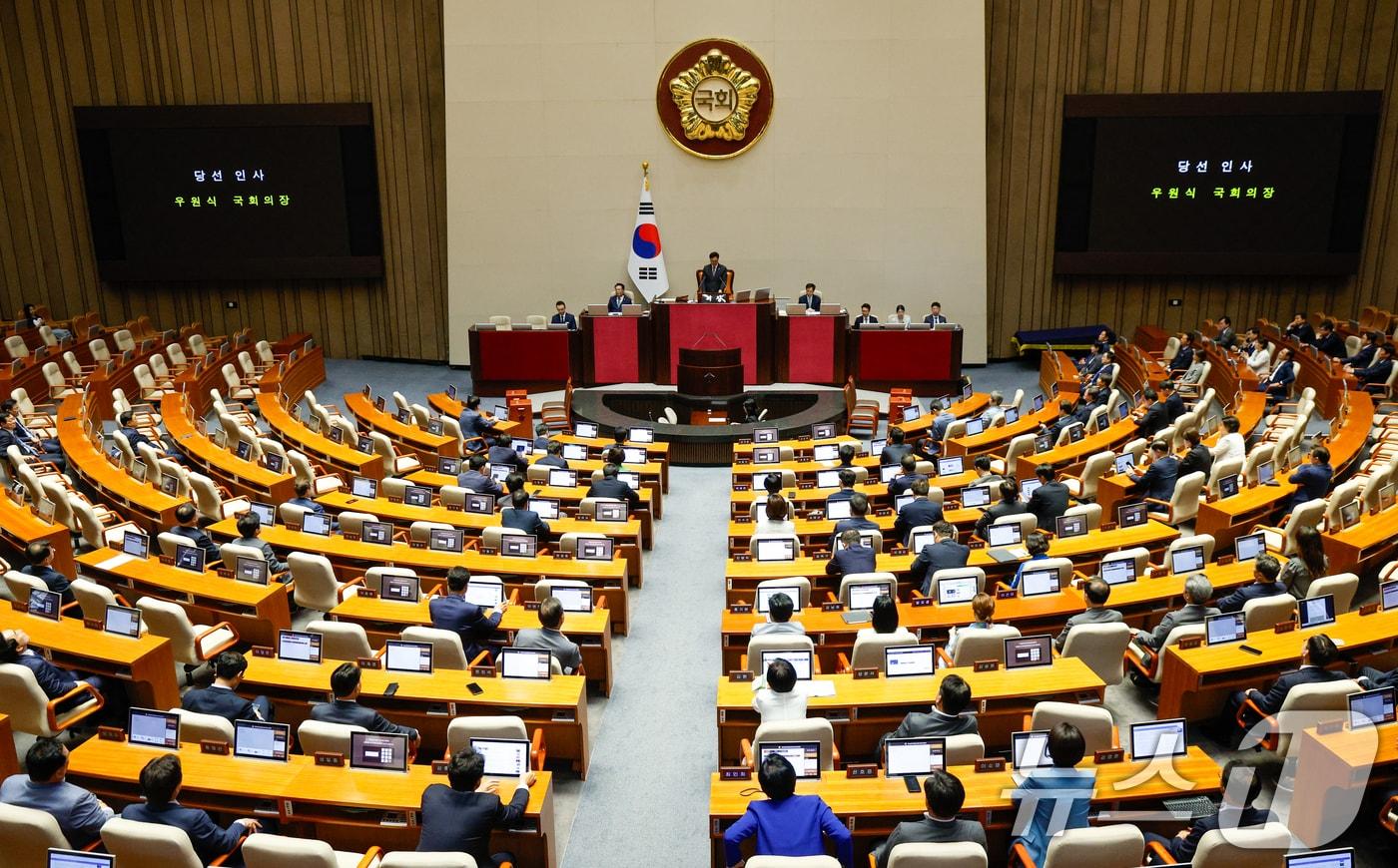국회의장에 선출된 우원식 더불어민주당 의원이 5일 오후 서울 여의도 국회 본회의장에서 당선인사를 하고 있다. 2024.6.5/뉴스1 ⓒ News1 안은나 기자