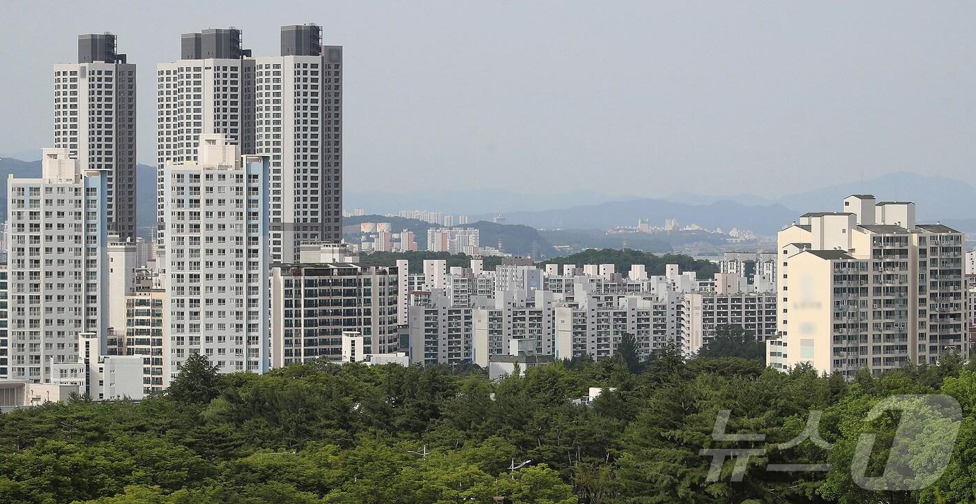 대구 남구와 경북 포항시, 경주시의 미분양 관리지역 지정기간이 18개월 연속 연장됐다. 사진은 대구 도심 아파트 전경. &#40;사진은 기사 내용과 무관함&#41; ⓒ News1 DB