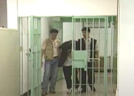 사형수 김근우가 경찰에 붙잡혀 들어오고 있다. &#40;KBS 갈무리&#41;