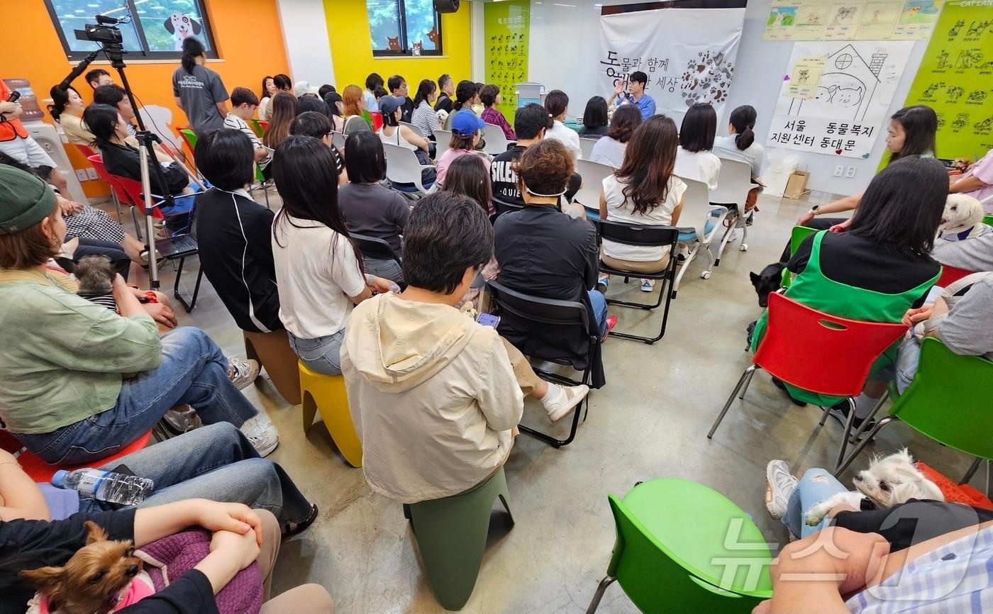 설채현 수의사가 9일 서울동물복지지원센터 동대문센터에서 반려동물 보호자 교육을 하고 있다. ⓒ 뉴스1 최서윤 기자