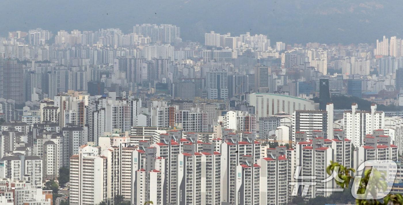 서울 남산에서 바라본 아파트 단지. 2024.7.1/뉴스1 ⓒ News1 임세영 기자